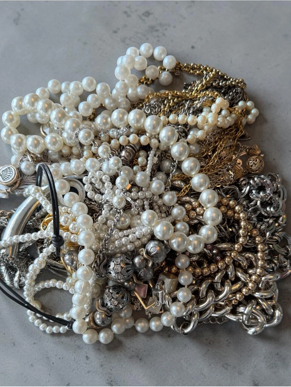 Lot of 18 Vintage Necklaces-Gold & Silver Tones- Some Pearls/Varying Lengths